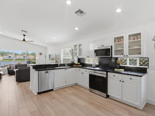 6839 Fiji Circle, Boynton Beach, FL 33437