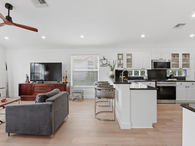 6839 Fiji Circle, Boynton Beach, FL 33437