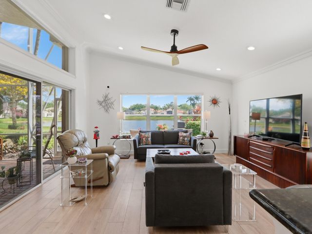 6839 Fiji Circle, Boynton Beach, FL 33437