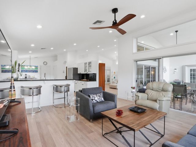 6839 Fiji Circle, Boynton Beach, FL 33437