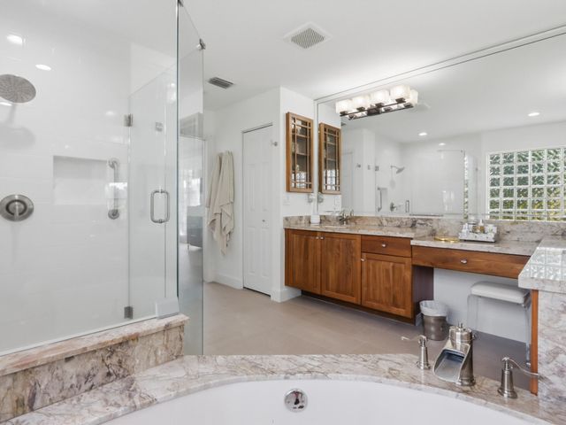 6839 Fiji Circle, Boynton Beach, FL 33437