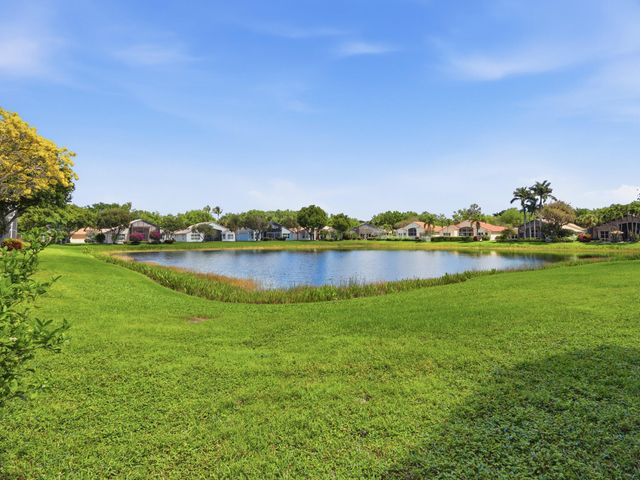 6839 Fiji Circle, Boynton Beach, FL 33437