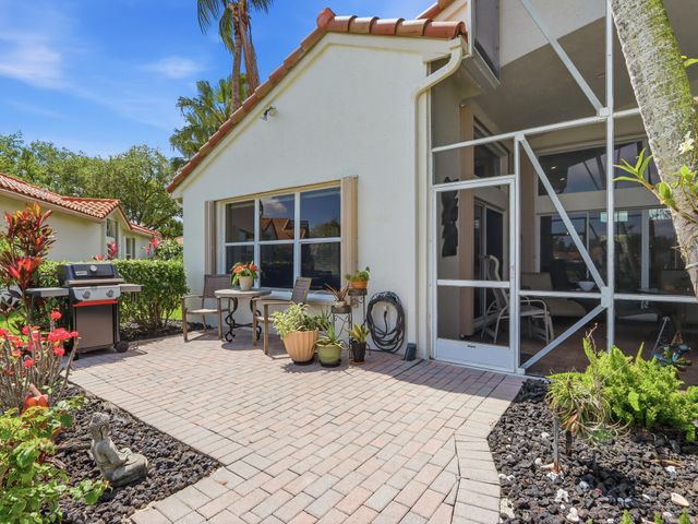 6839 Fiji Circle, Boynton Beach, FL 33437