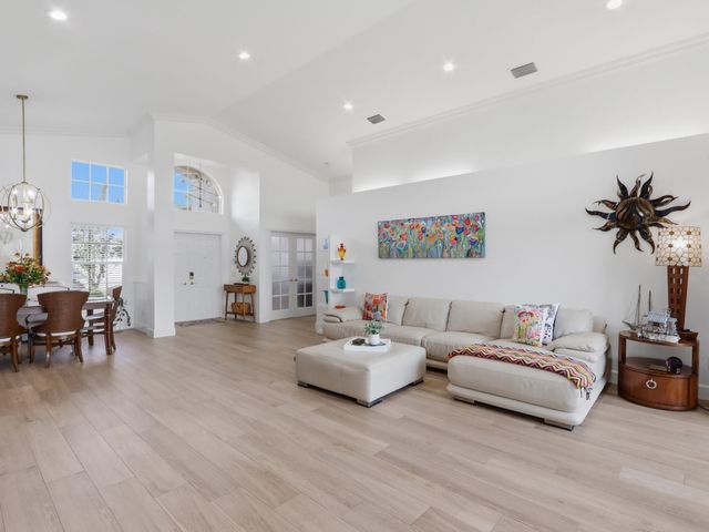 6839 Fiji Circle, Boynton Beach, FL 33437