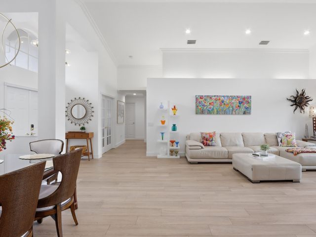 6839 Fiji Circle, Boynton Beach, FL 33437