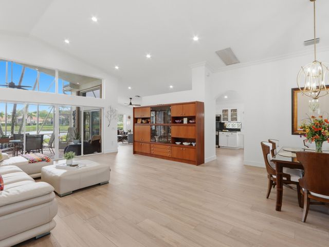 6839 Fiji Circle, Boynton Beach, FL 33437