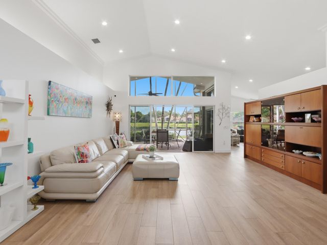 6839 Fiji Circle, Boynton Beach, FL 33437