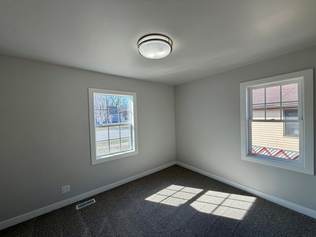 1320 6th Avenue N, Moorhead, MN 56560