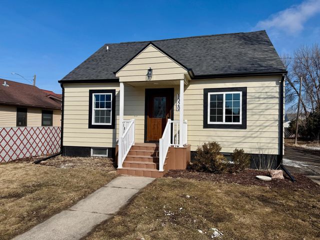 1320 6th Avenue N, Moorhead, MN 56560