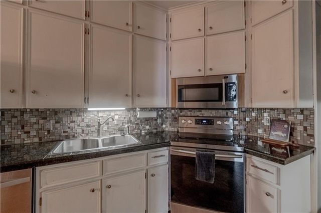 4406 CHARLESTON Circle 15, Alexandria, LA 71303