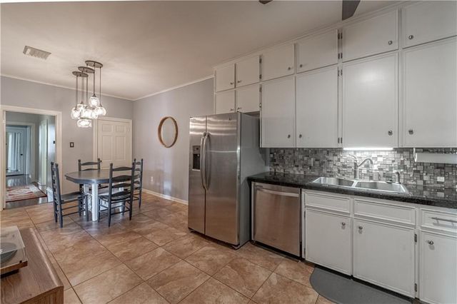 4406 CHARLESTON Circle 15, Alexandria, LA 71303