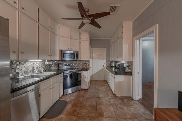 4406 CHARLESTON Circle 15, Alexandria, LA 71303