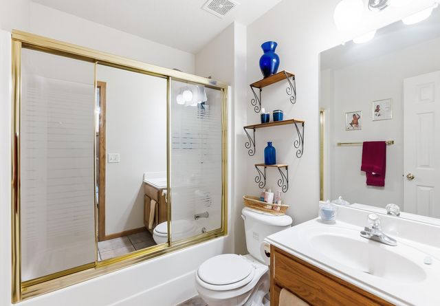 2810 N Beacon Hill Street, Wichita, KS 67220
