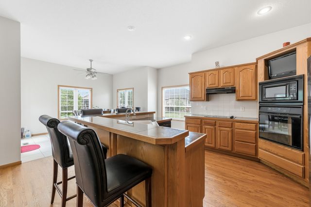 2810 N Beacon Hill Street, Wichita, KS 67220