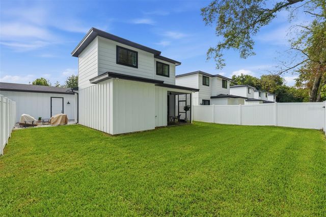 1012 FARMSTEAD STREET, Eustis, FL 32736