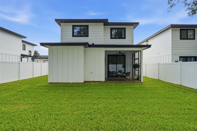1012 FARMSTEAD STREET, Eustis, FL 32736