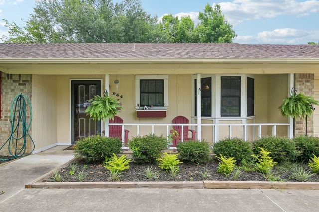 944 Moore Street S, Sulphur Springs, TX 75482