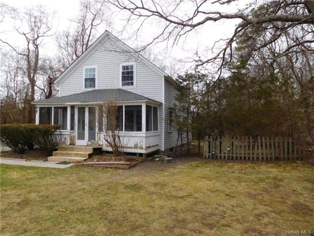 77 N Phillips Avenue, Speonk, NY 11972