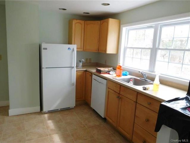 77 N Phillips Avenue, Speonk, NY 11972