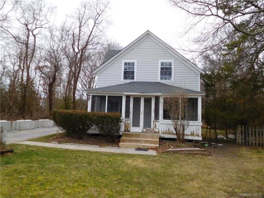 77 N Phillips Avenue, Speonk, NY 11972