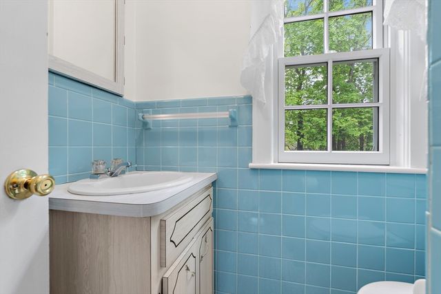 12 Vinewood Rd, Milton, MA 02186