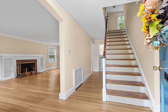 12 Vinewood Rd, Milton, MA 02186