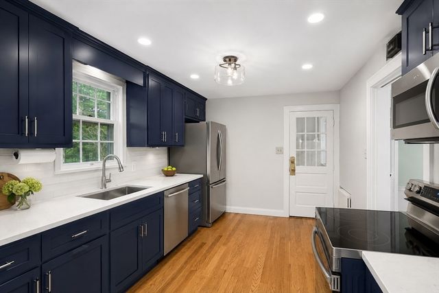 12 Vinewood Rd, Milton, MA 02186