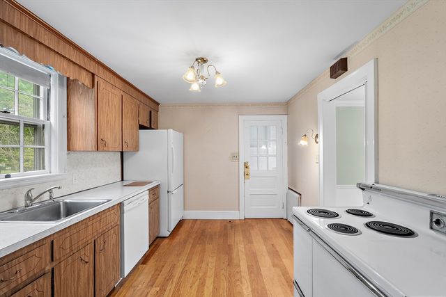 12 Vinewood Rd, Milton, MA 02186
