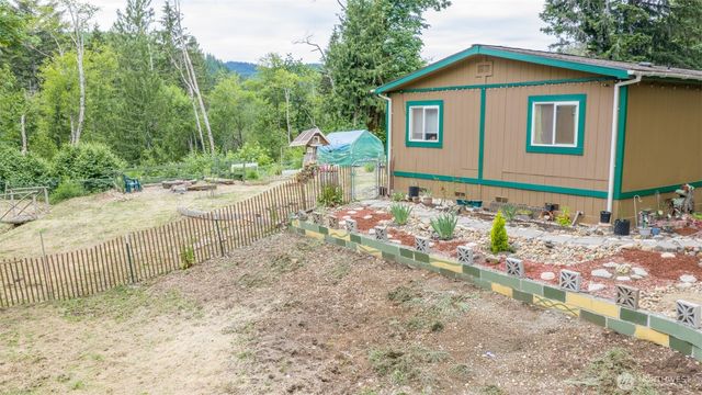 670 N Duckabush Drive N, Hoodsport, WA 98548