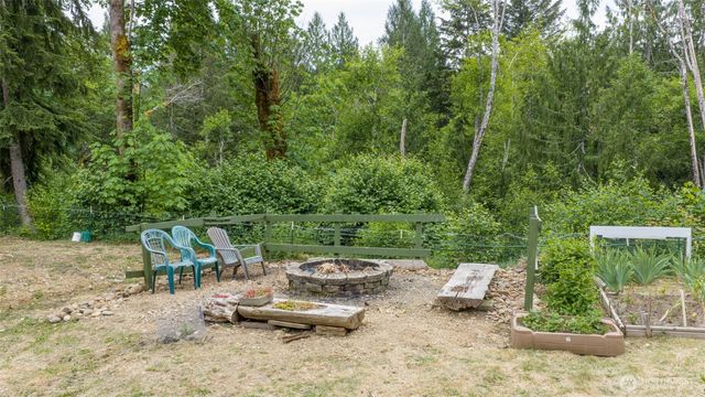 670 N Duckabush Drive N, Hoodsport, WA 98548