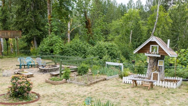 670 N Duckabush Drive N, Hoodsport, WA 98548
