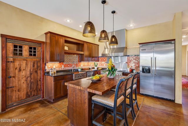 11599 N Adobe Village Place, Marana, AZ 85658