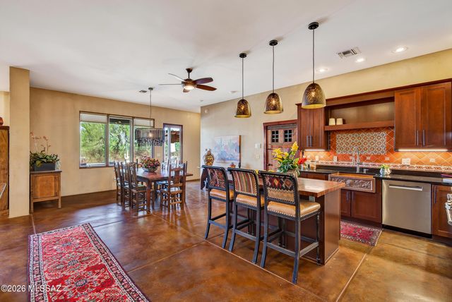 11599 N Adobe Village Place, Marana, AZ 85658