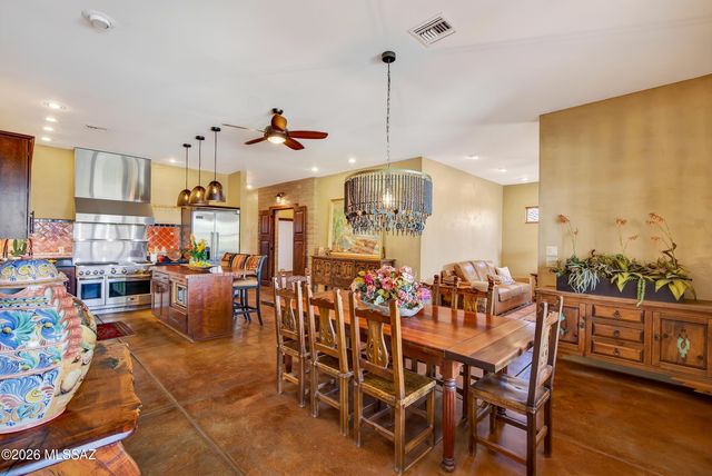 11599 N Adobe Village Place, Marana, AZ 85658