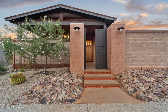 11599 N Adobe Village Place, Marana, AZ 85658