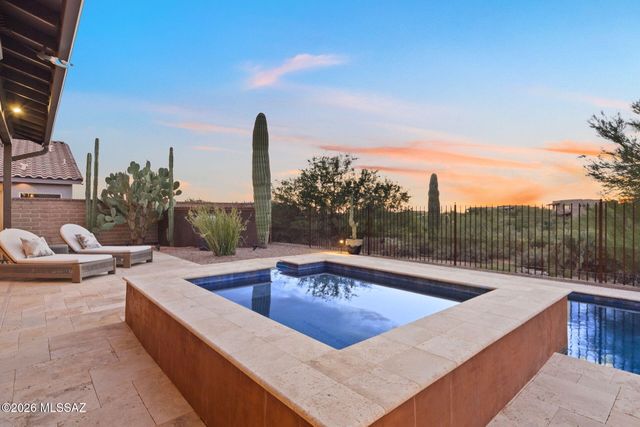 11599 N Adobe Village Place, Marana, AZ 85658
