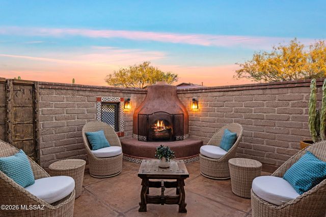 11599 N Adobe Village Place, Marana, AZ 85658