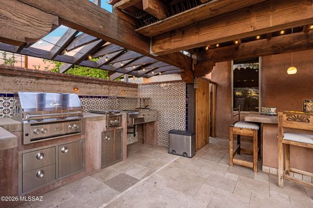 11599 N Adobe Village Place, Marana, AZ 85658
