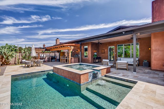 11599 N Adobe Village Place, Marana, AZ 85658