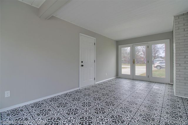 16975 W 14 Mile Road, Beverly Hills Village, MI 48025