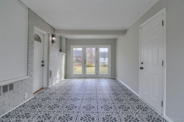 16975 W 14 Mile Road, Beverly Hills Village, MI 48025