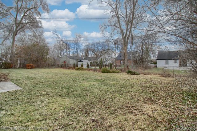 16975 W 14 Mile Road, Beverly Hills Village, MI 48025