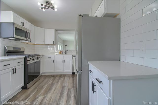 16975 W 14 Mile Road, Beverly Hills Village, MI 48025