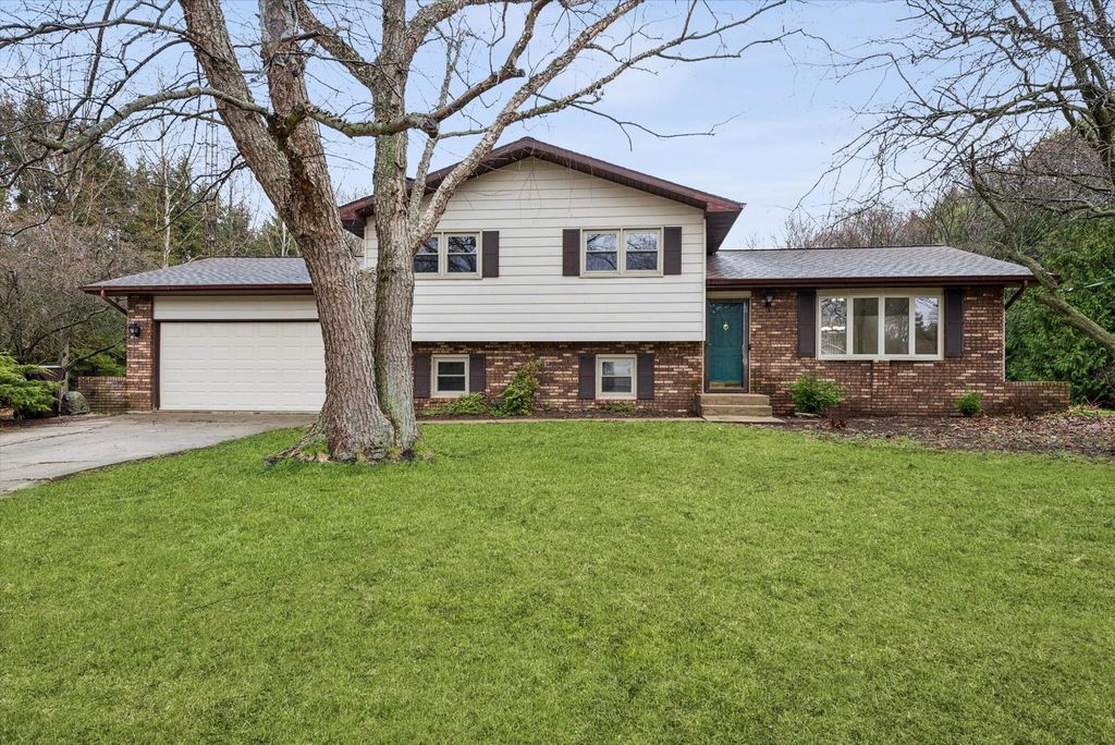 411 Northfield Lane, Valparaiso, IN 46383