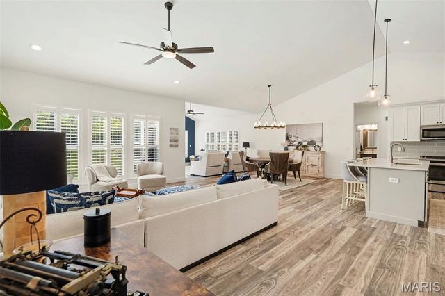 1074 Bloomfield Drive, Eureka, MO 63025