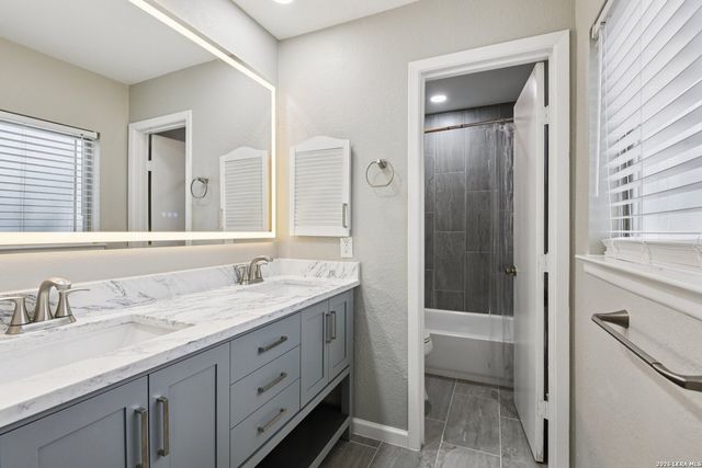 11815 Broadwood, San Antonio, TX 78249