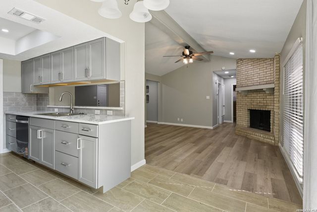 11815 Broadwood, San Antonio, TX 78249