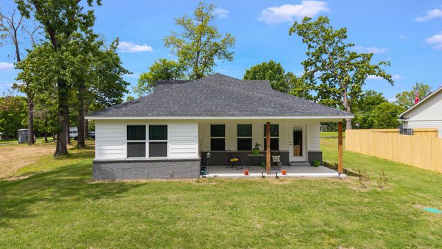 1621 Rockwood Drive, Grove, OK 74344