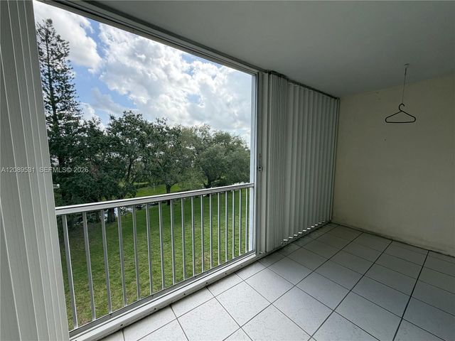 3575 Broken Woods Drive 404, Coral Springs, FL 33065