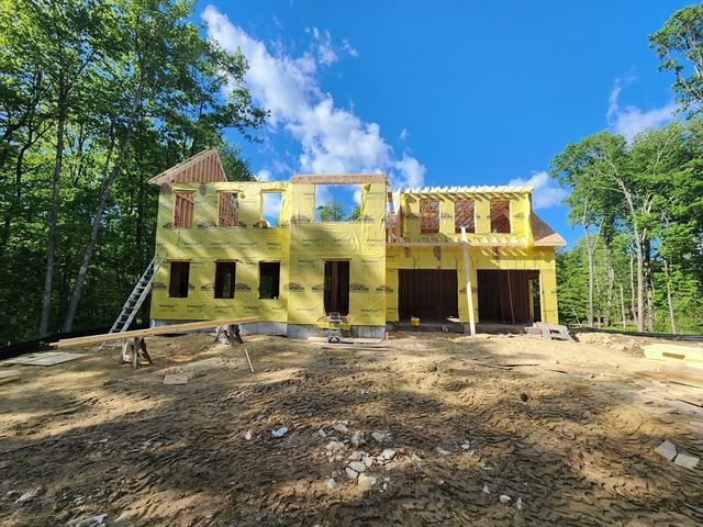 75 Willard Rd, Ashburnham, MA 01430